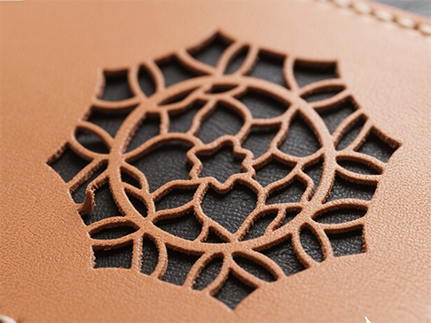 Rialaitheoir Léasair Amhairc agus Rialaitheoir Léasair Neamhamhairc.