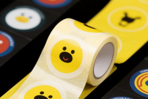 Réabhlóidigh do Shreabhadh Oibre Lipéad Greamaitheach Ag Úsáid Ardchóras Rialaithe Léasair